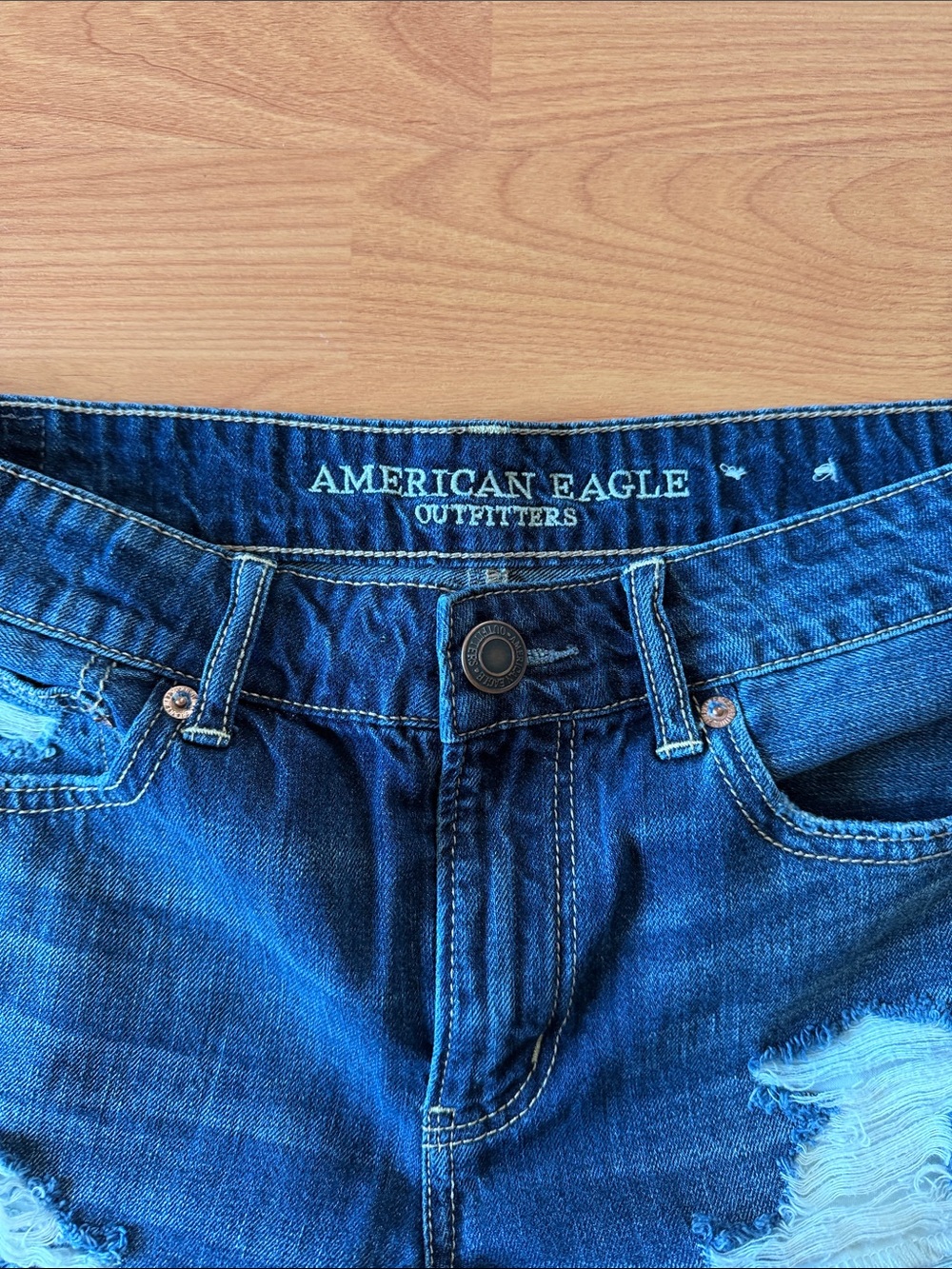 American Eagle Women’s Tomgirl Shortie Jean Shorts Size 4 - Picture 3 of 6